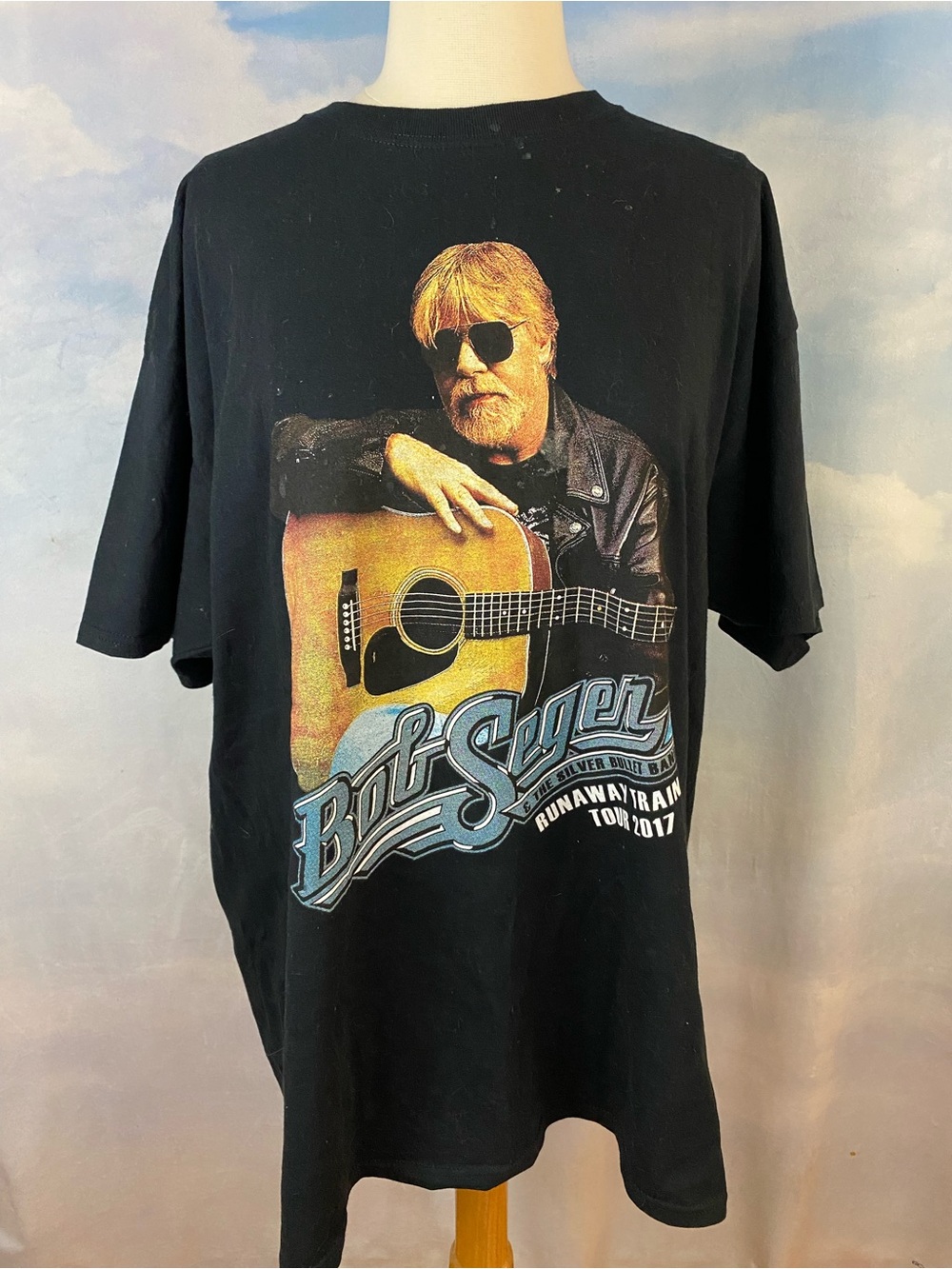Bob Seger 2017 Concert Tee with Guitar Print Size XL